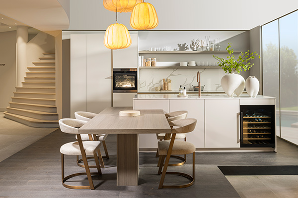 Moderne keuken met kookeiland 